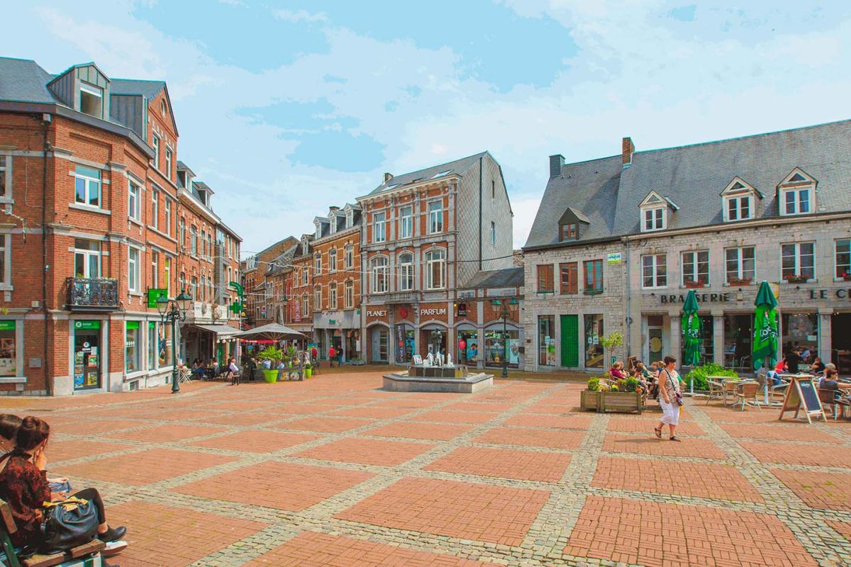 Vue de Marche-En-Famene, cadre de vie paisible pour les 6 appartements à vendre